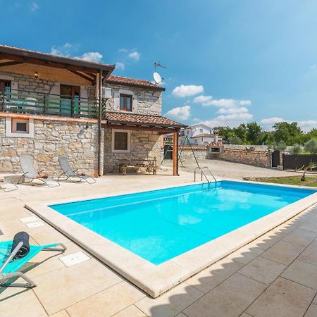 Lovely Home In Visnjan With Outdoor Swimming Pool מראה חיצוני תמונה