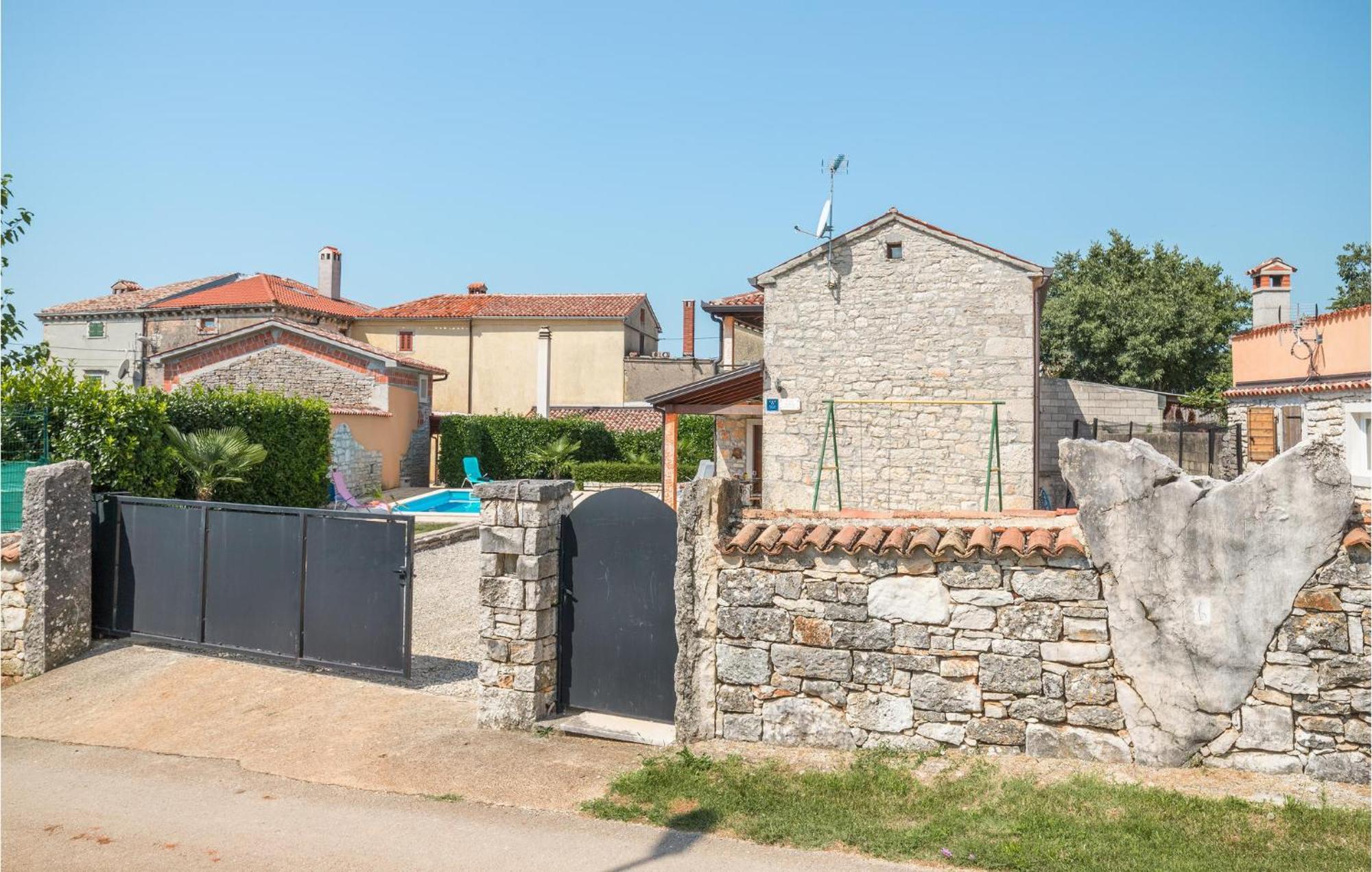 Lovely Home In Visnjan With Outdoor Swimming Pool מראה חיצוני תמונה