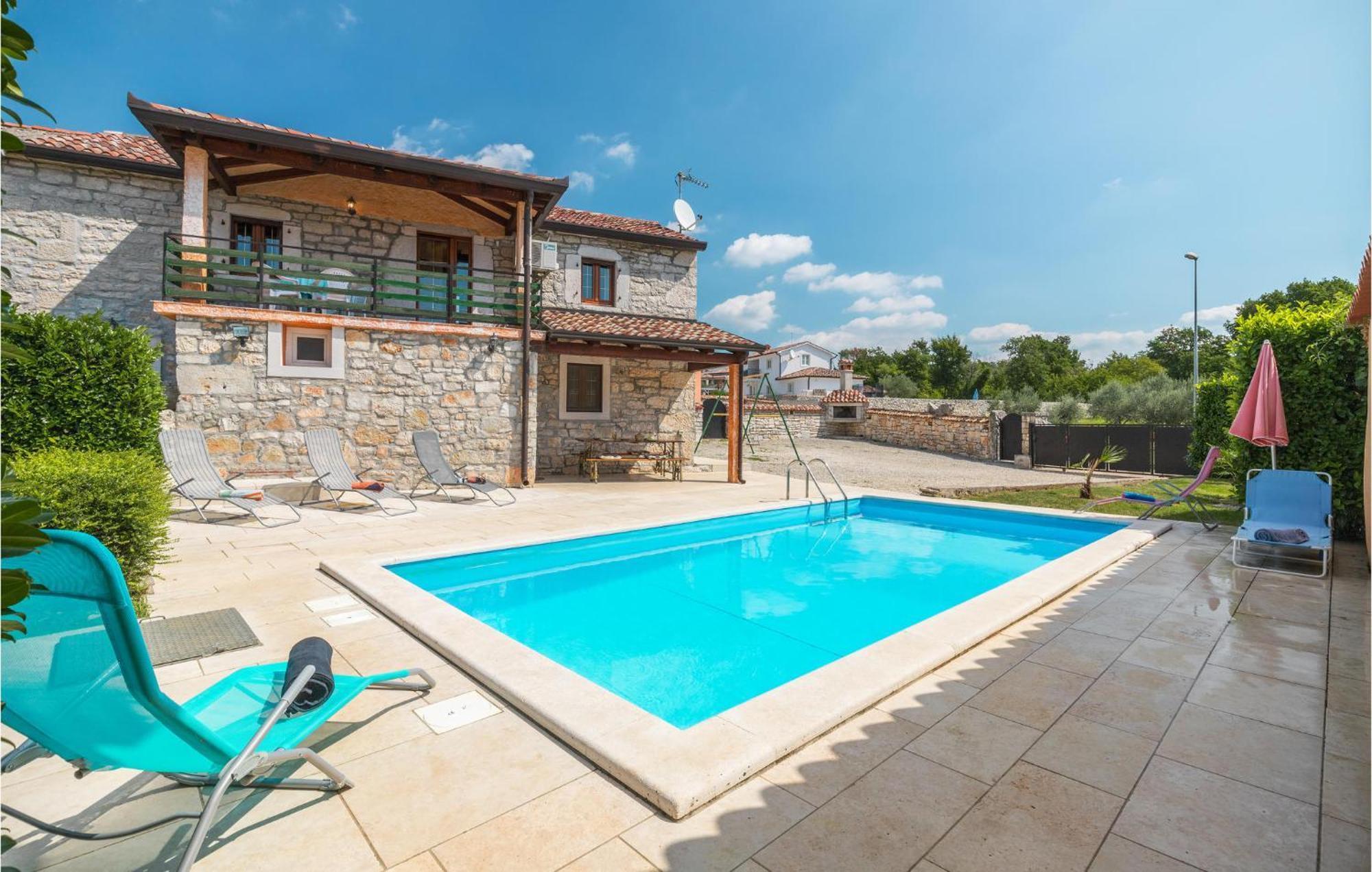 Lovely Home In Visnjan With Outdoor Swimming Pool מראה חיצוני תמונה