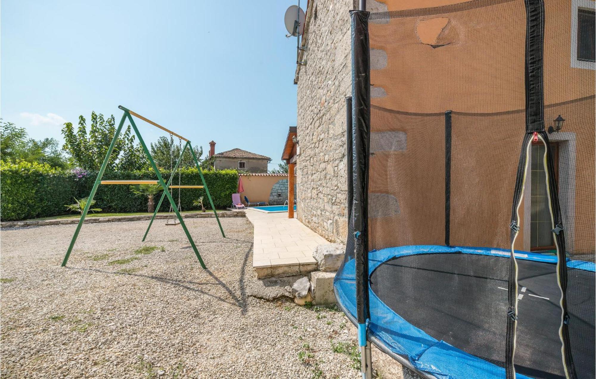 Lovely Home In Visnjan With Outdoor Swimming Pool מראה חיצוני תמונה