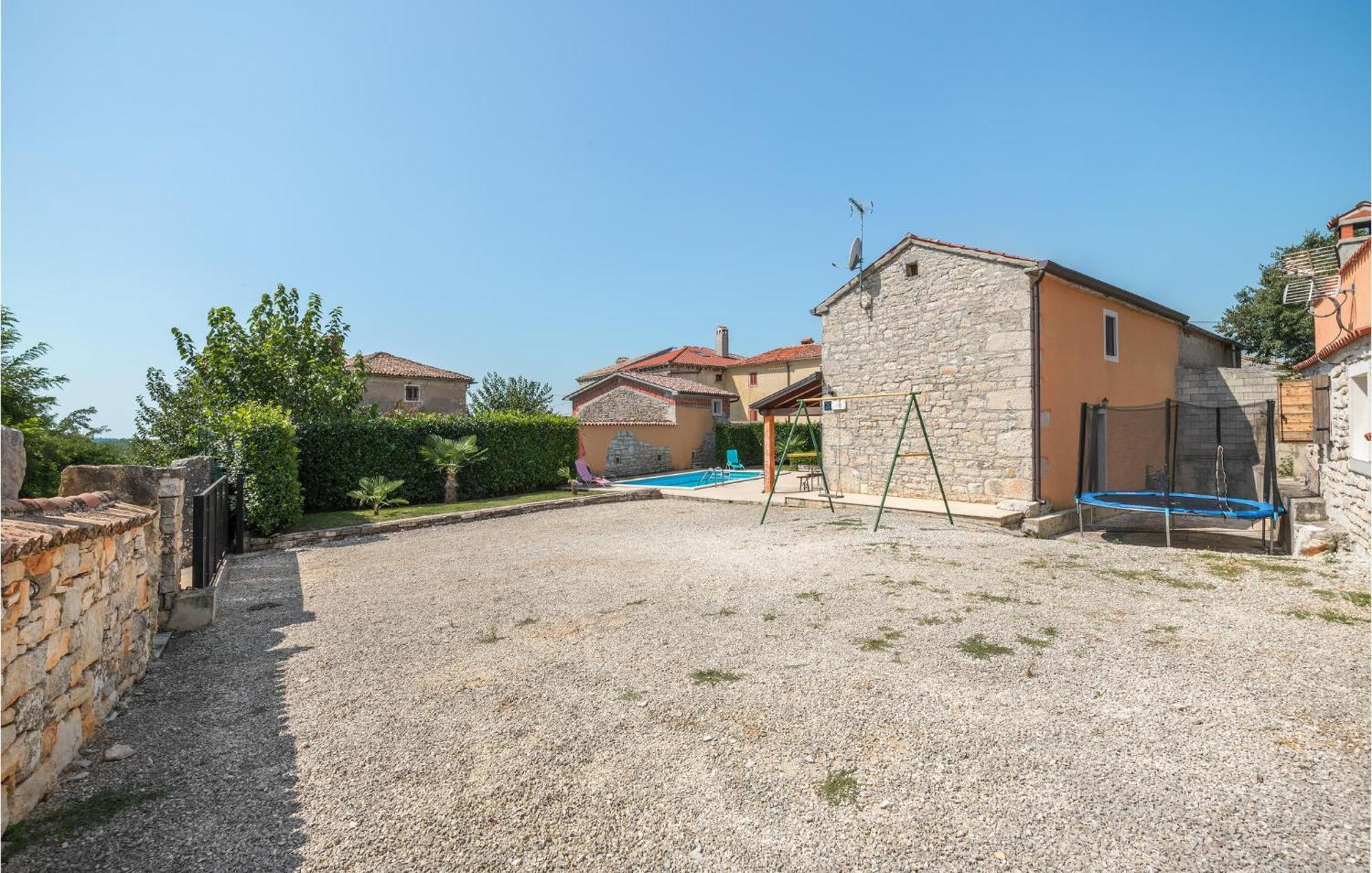 Lovely Home In Visnjan With Outdoor Swimming Pool מראה חיצוני תמונה