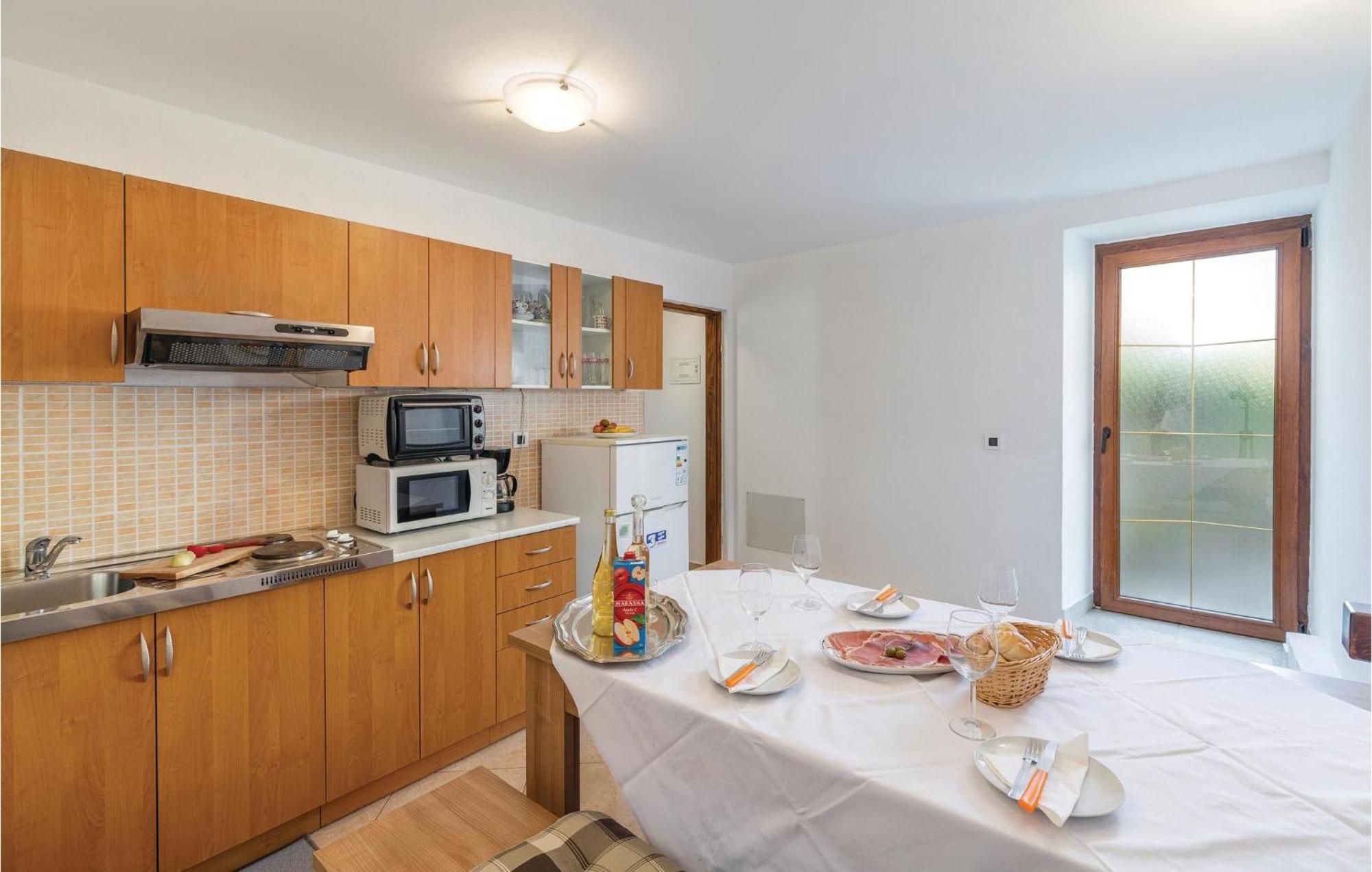 Lovely Home In Visnjan With Outdoor Swimming Pool מראה חיצוני תמונה